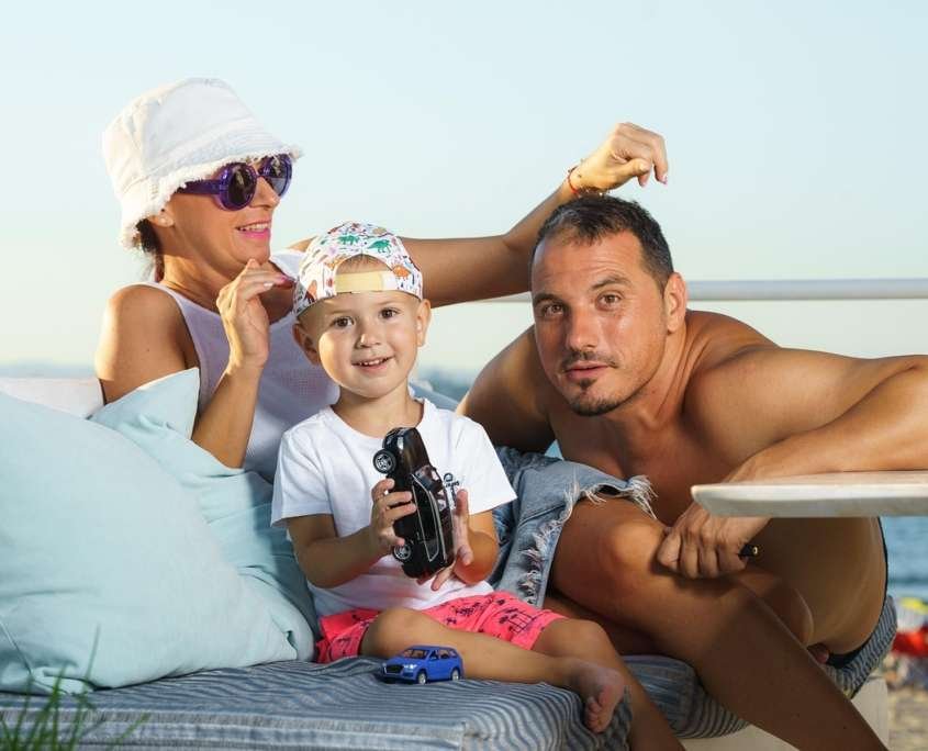 Reuniting 482 visa holders with their family Reuniting 482 visa holders with their family